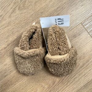 Baby GAP Sherpa Booties NWT 0-3 Months
